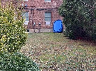 190-12 Station Rd #3, Flushing, NY 11358