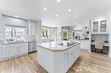 5 bed, 7.0 bath, 5558 sqft, $14,000 — Photo 4