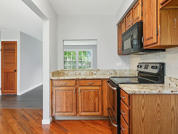 4th image of 226 Washington Sq APT D
