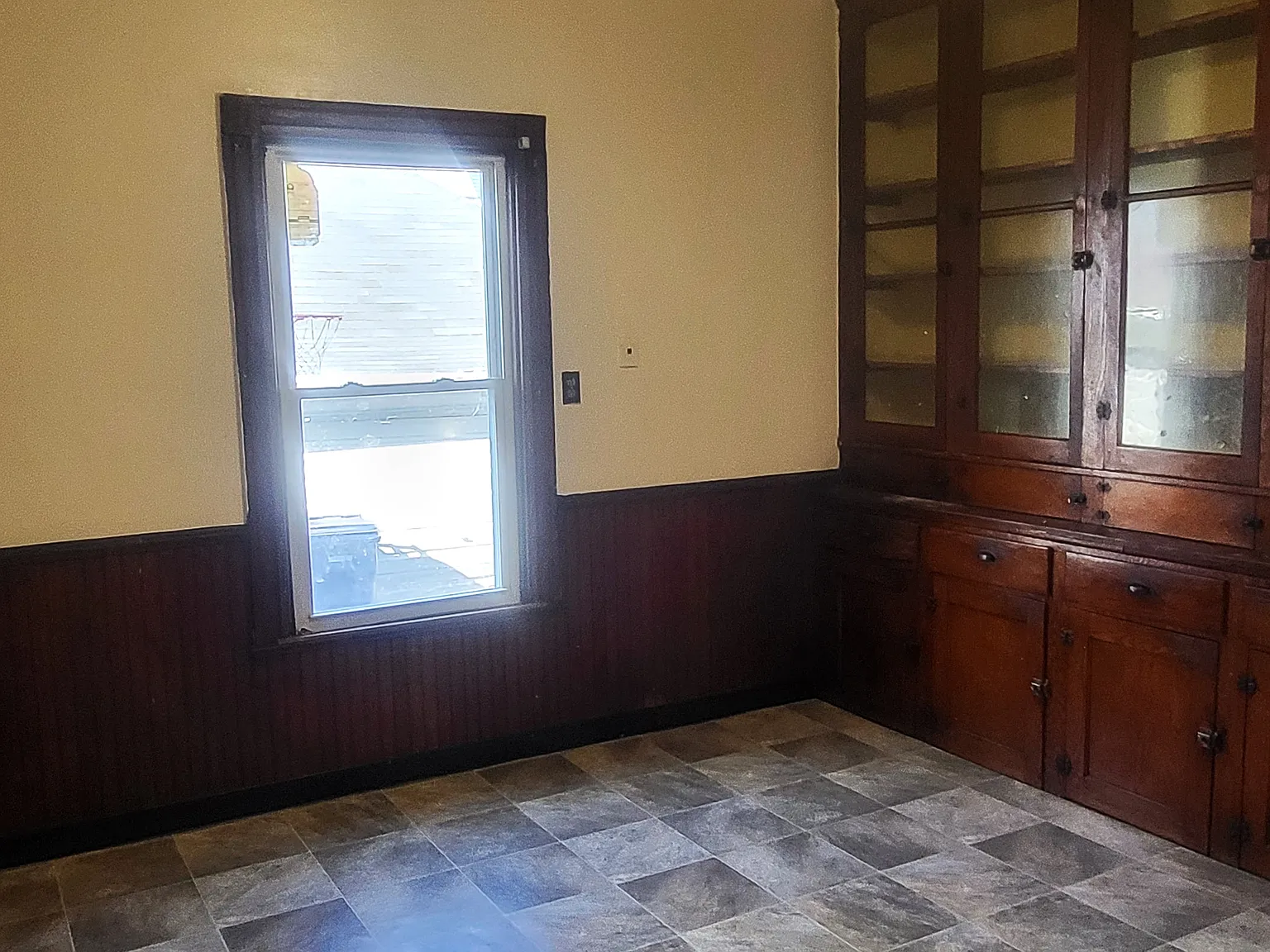 3 bed, $1,300 — Photo 3