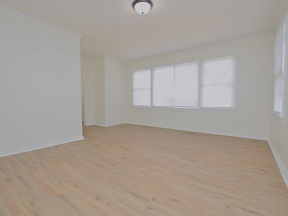 4th image of 1703 Marion St
