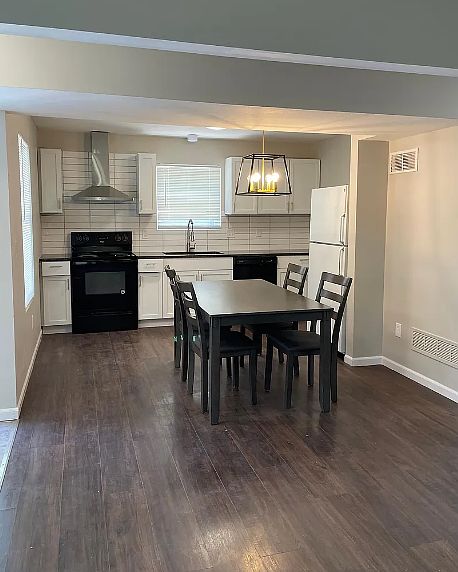 Newly updated Kitchen and Dining