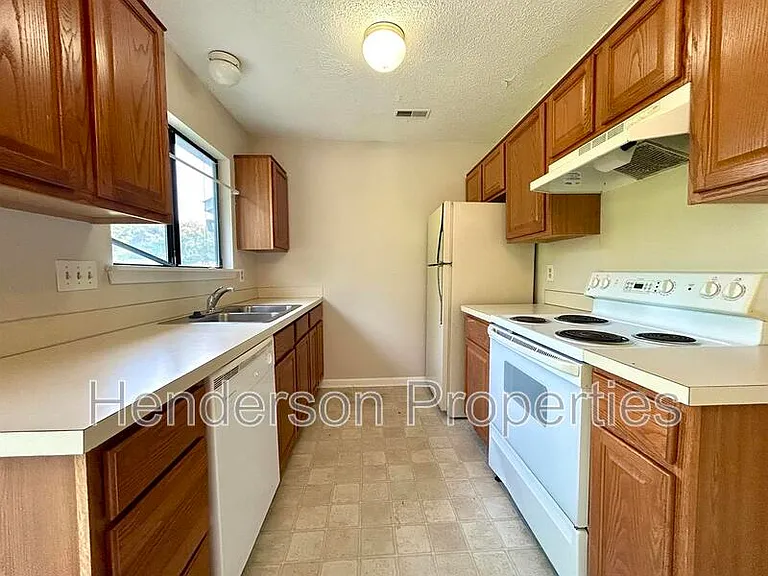 7314 Meadowland Dr — Photo 8