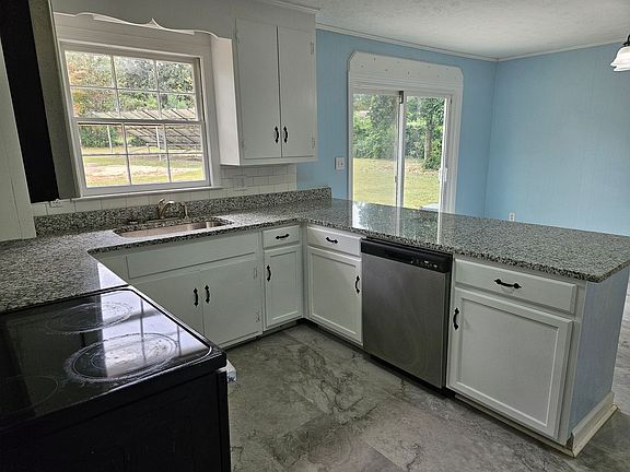 4th image of 4958 Pinewood Dr
