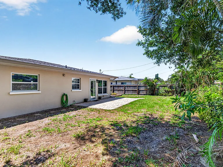 1521 San Roy Dr — Photo 25