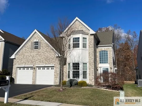 6 Bellingham Dr S, Kendall Park, NJ 08824