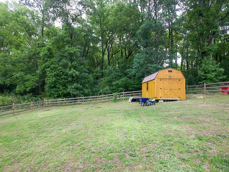 704 Pinecrest St — Photo 46