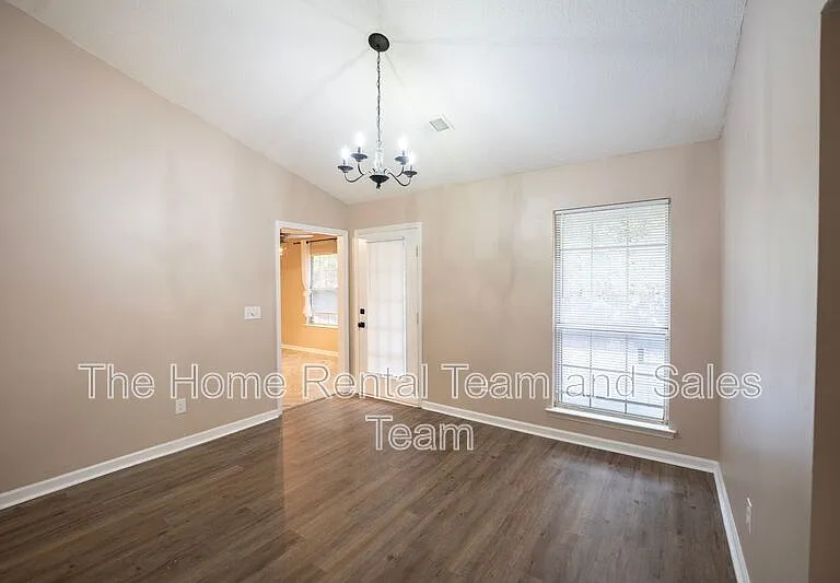 428 Floyd Cir — Photo 8