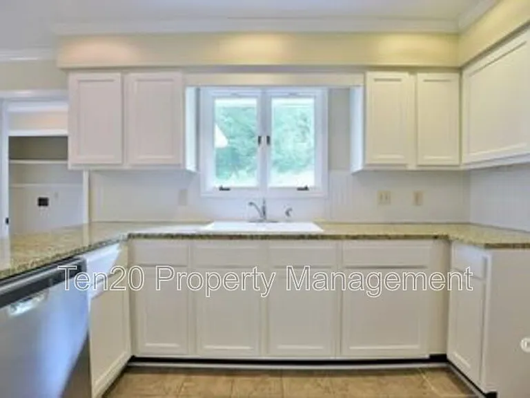 4720 Shenandoah Ct — Photo 11