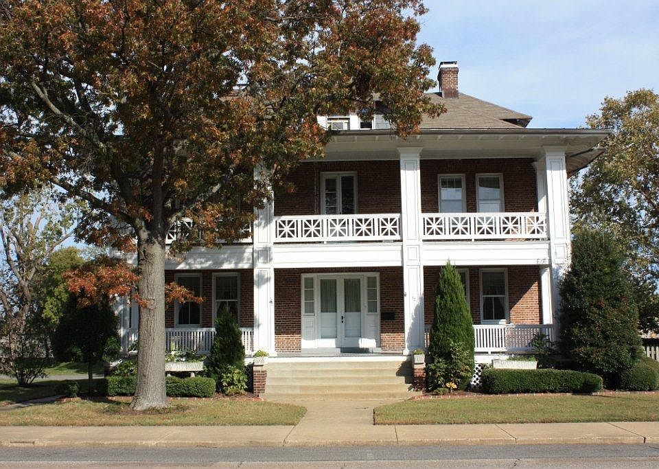 Beautiful double front porches!