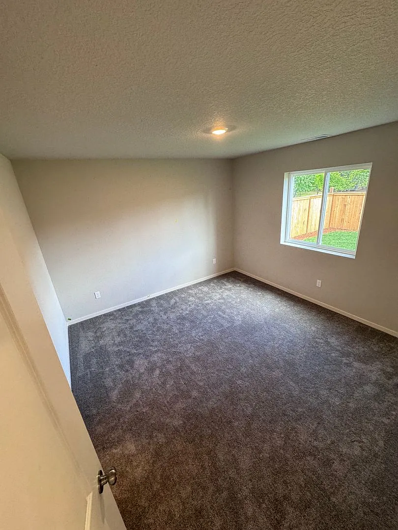 Must See 3 Bedroom with Fenced Yard! — Photo 4