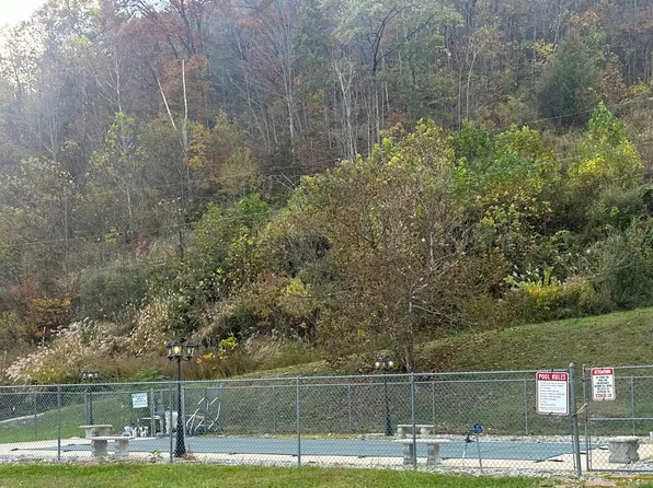 31 Village View Dr, Pikeville, KY