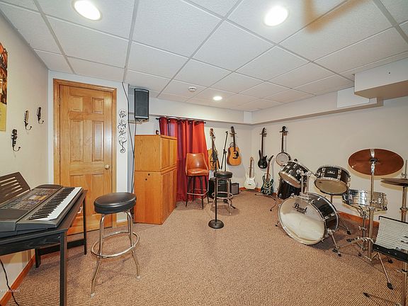 4th image of 25014 Chelsea Ln