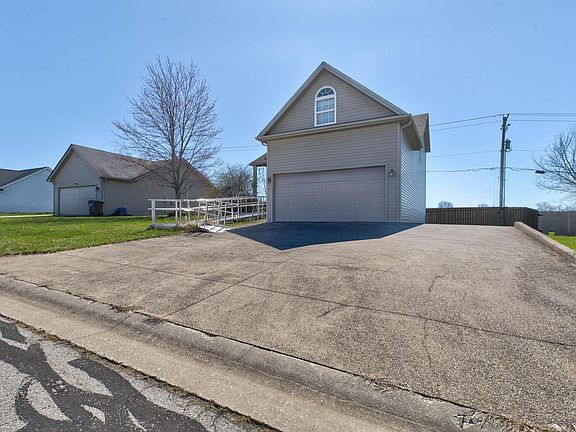 4th image of 112 Augusta Dr