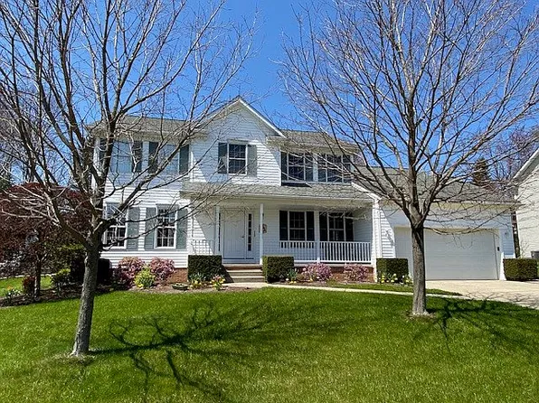 2920 Woodview Dr, Erie, PA 16506