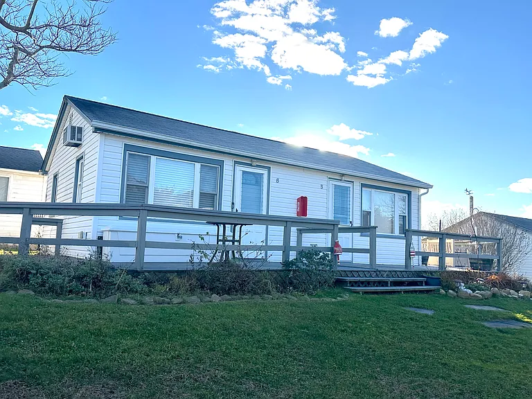 81 E Lake Dr — Photo 1