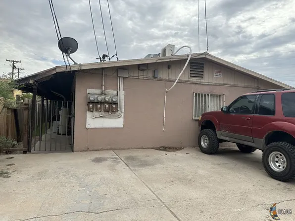 105 8th St, Calexico, CA 92231