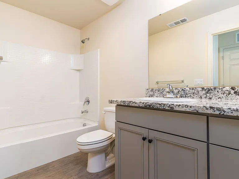 2467 Oakmont Cir — Photo 8