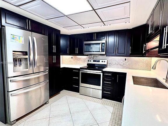 4th image of 535 NW 98th Ave