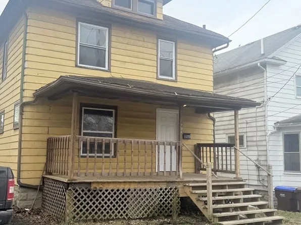 734 Meek St, Sharon, PA 16146
