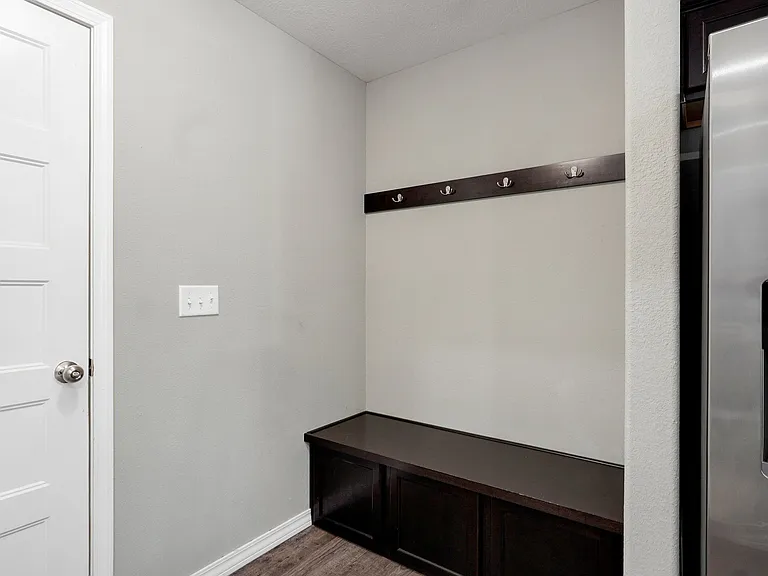 678 E Simpson St — Photo 12