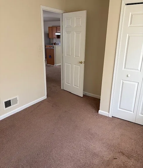 220 Heathersage Dr — Photo 3