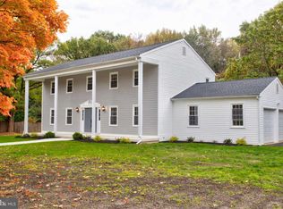 232 N Riding Dr, Moorestown, NJ 08057