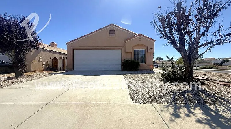3 bed, 2.0 bath, 1137 sqft, $2,100 — Photo 1