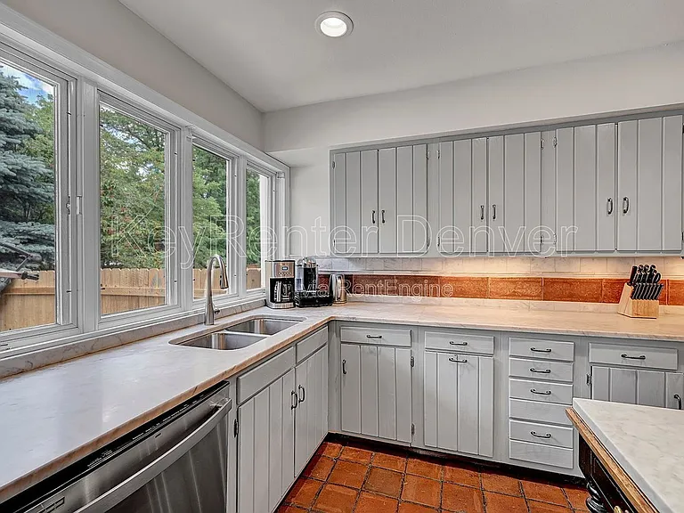 3427 Iris Ct — Photo 12
