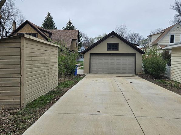 712 6th St, Brookings, SD 57006