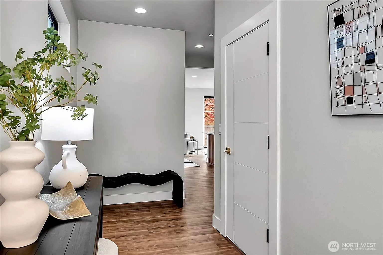 4 bed, 2014 sqft, $4,150 — Photo 2