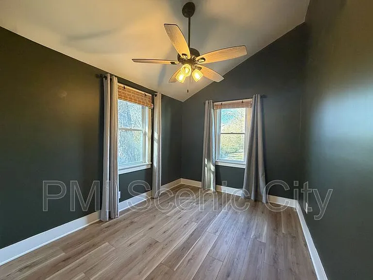 607 Franklin St — Photo 17