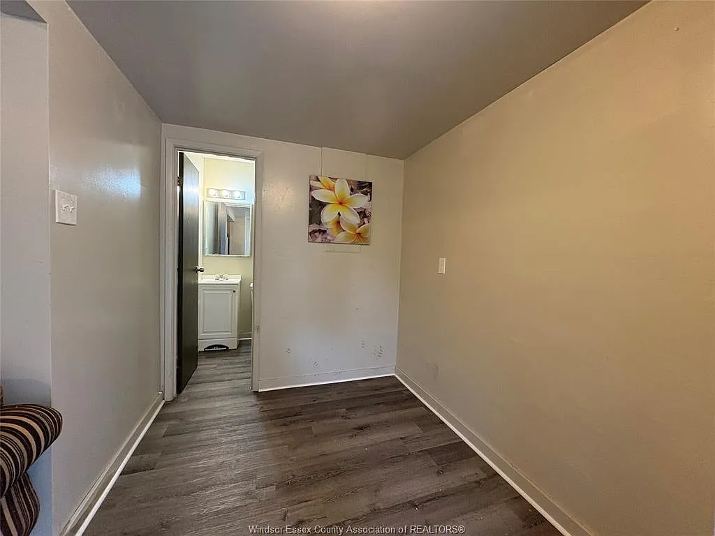 2 bed, $1,000 — Photo 4