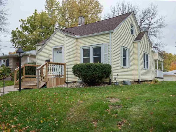 1622 33rd St, Moline, IL 61265