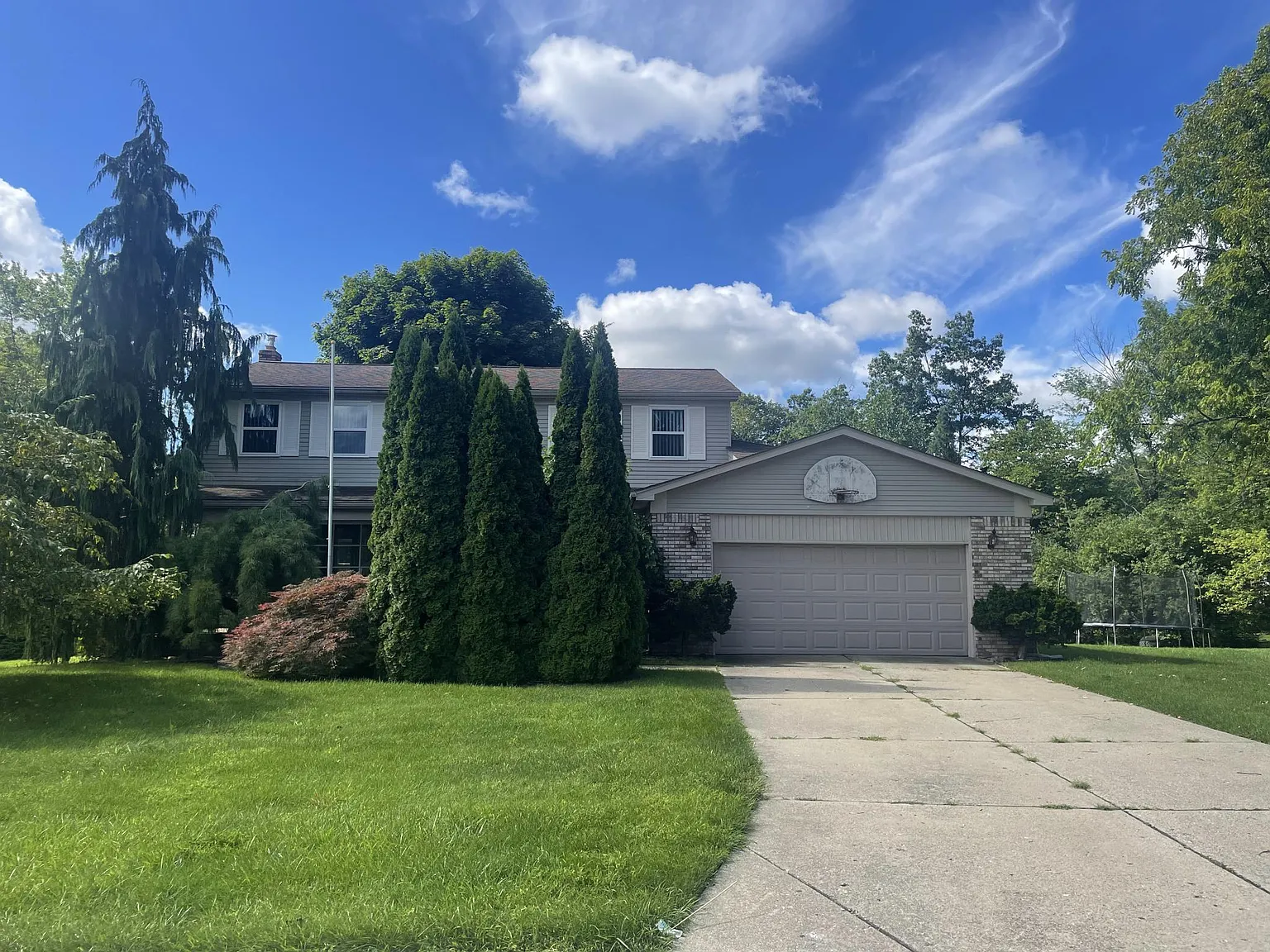 4 bed, 2.5 bath, 2372 sqft, $3,150 — Photo 1