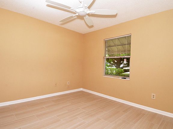 3rd image of 121 DOLPHIN Boulevard