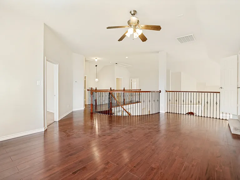 11800 Pondview Ln — Photo 22