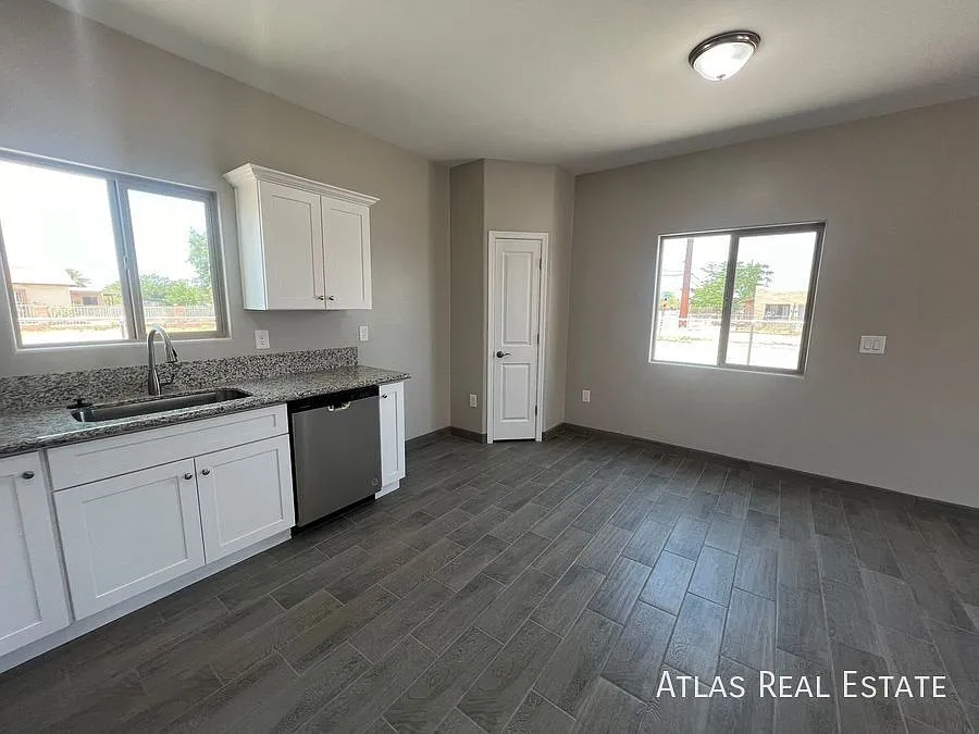 New Duplex - 3 bedroom 2 bathroom — Photo 3