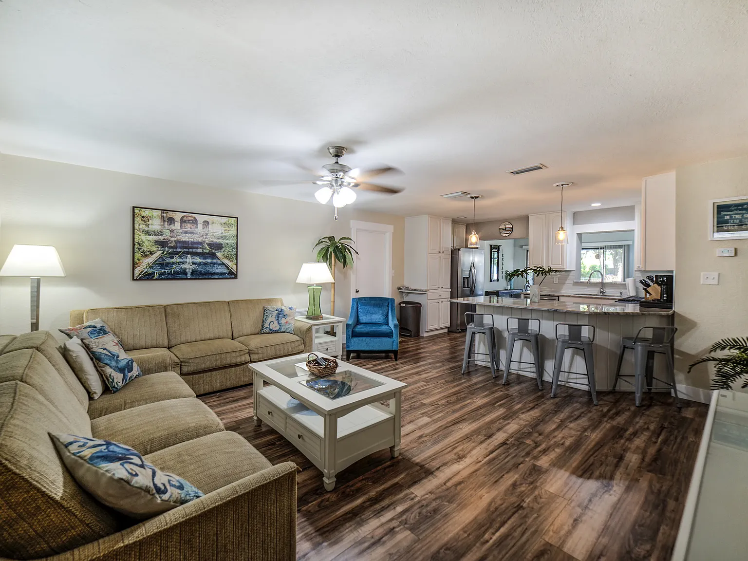 3 bed, 1351 sqft, $3,900 — Photo 3