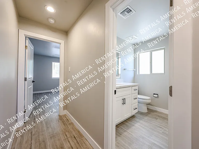 1704 E Pickrell Dr — Photo 33