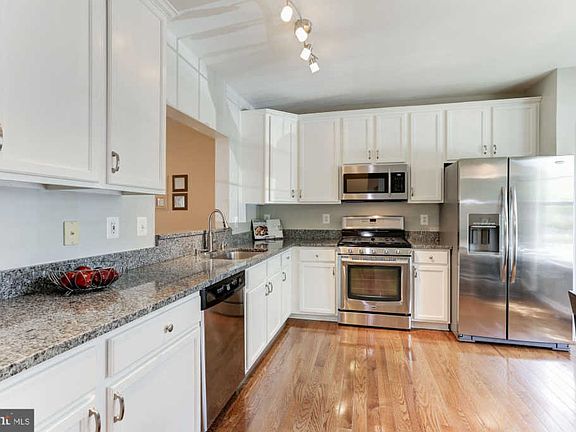 4th image of 43102 Candlewick Sq