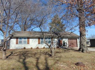 1103 Maple Ln, Pleasant Hill, MO 64080