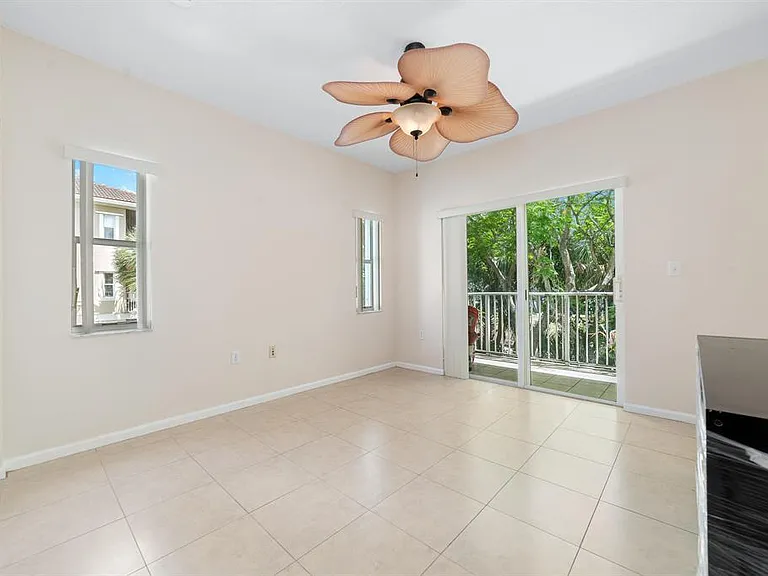 2901 Riverside Dr #201 — Photo 6
