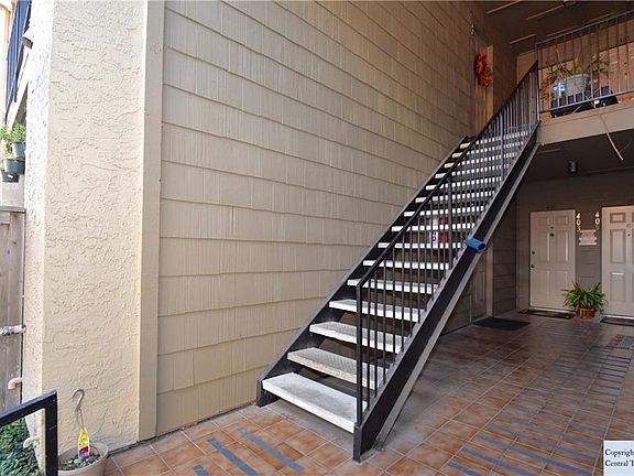 3rd image of 1202-403 Thorpe Ln
