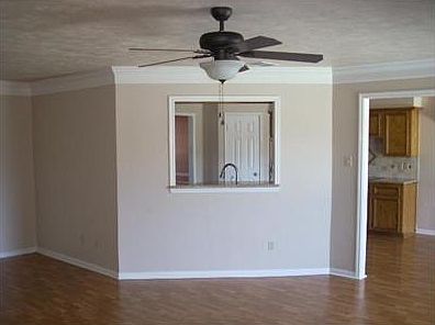 3rd image of 3207 Wessex Cir
