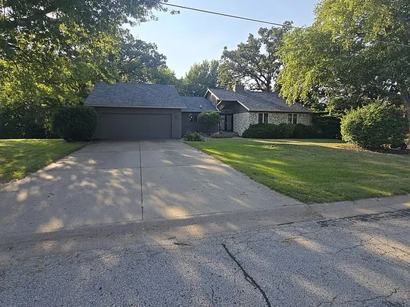 8408 51st Street Ct, Coal Valley, IL 61240