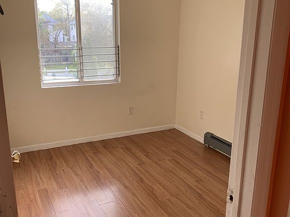 3rd image of 10915 155th St #2