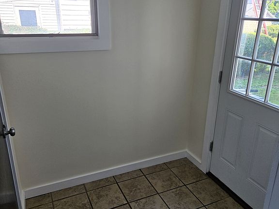 5th image of 19 E Chestnut St