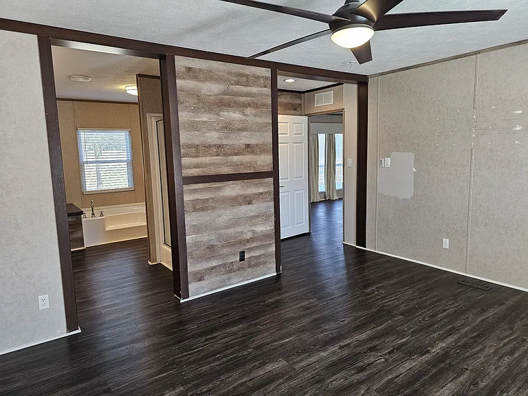 3434 Laguna Dr — Photo 8