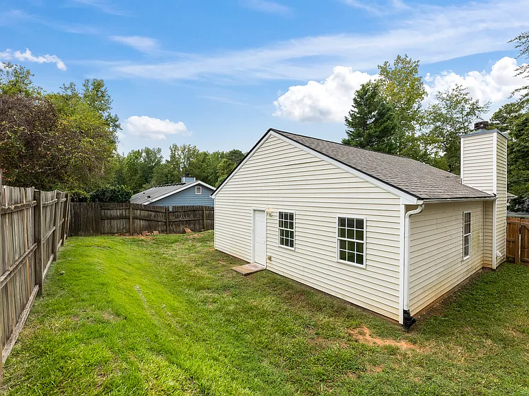 2425 Belaire Dr — Photo 13